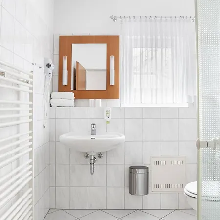 Πανσιόν Loewen Unterluss